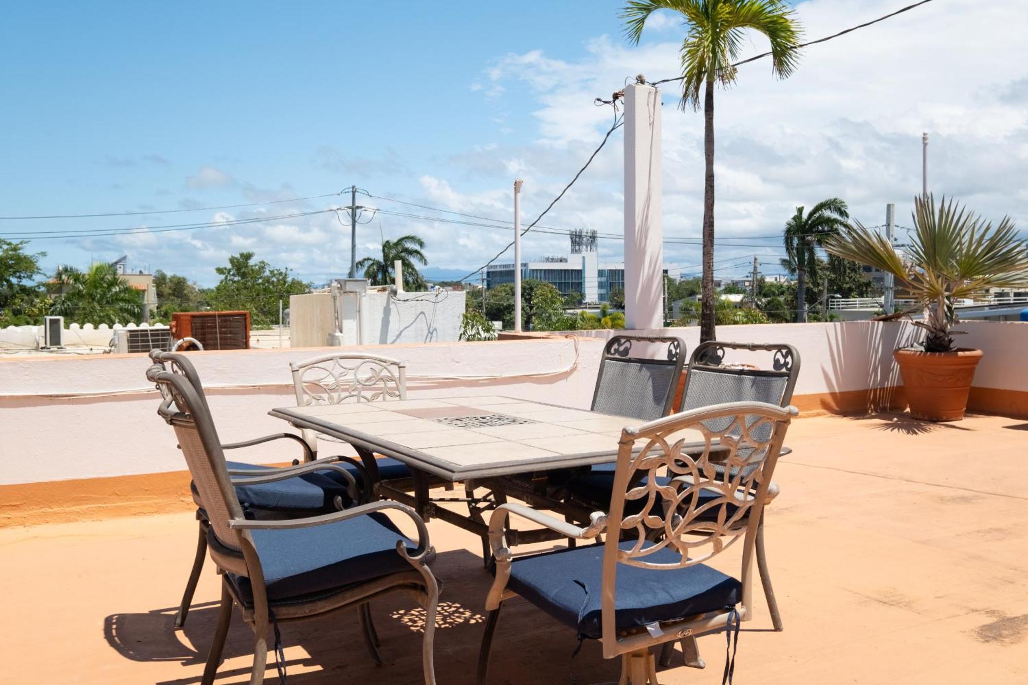 Multi-unit Beachside Complex For Up To 15 Guests *