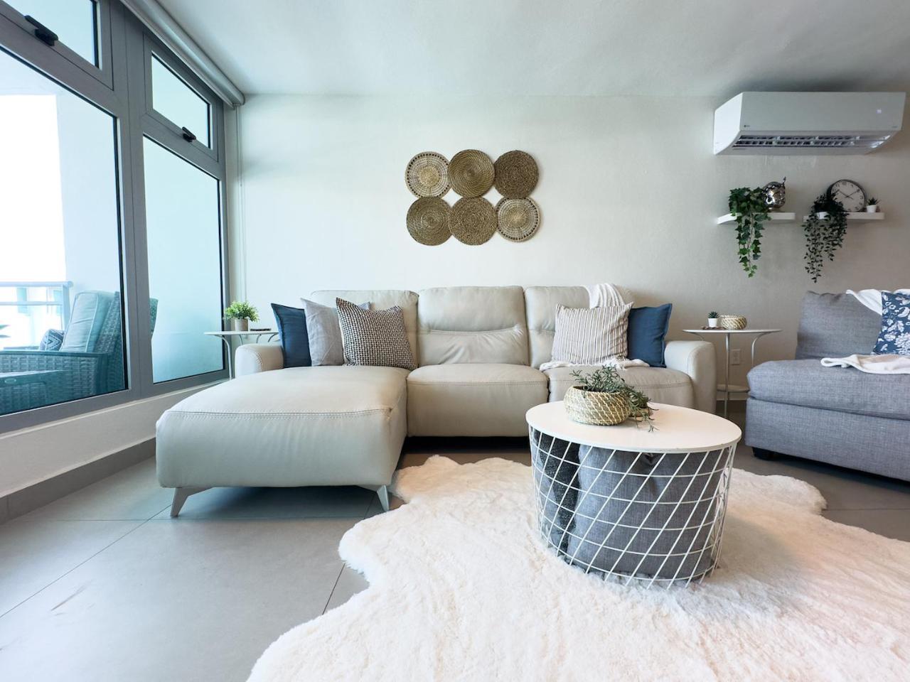 Luxury Apt - 2 Pools & Generator! Apartment