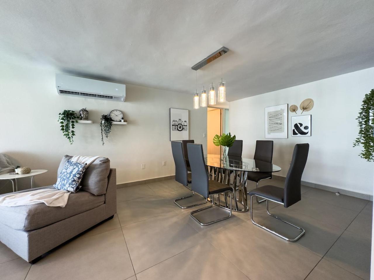 Luxury Apt - 2 Pools & Generator! Apartment
