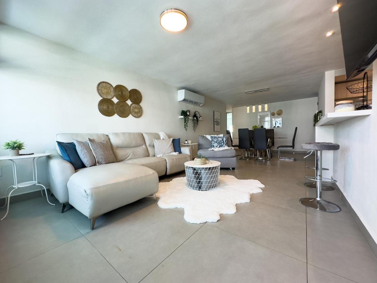 Luxury Apt - 2 Pools & Generator! Apartment *