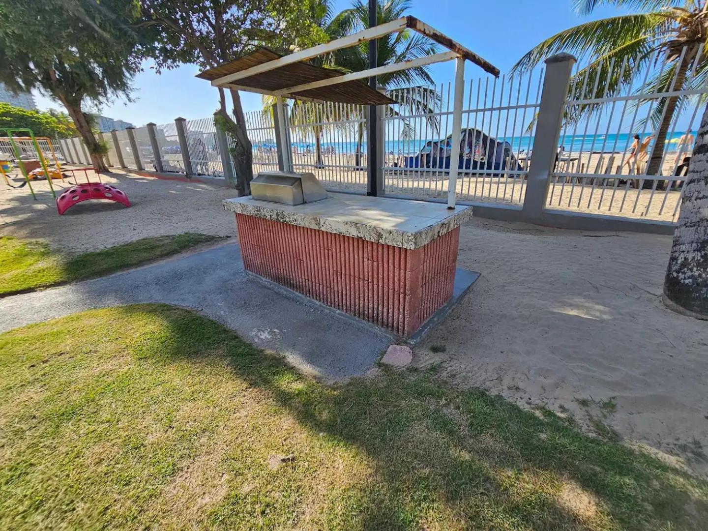 Cozy 2 Beds In Coral Towers Front Apartment *