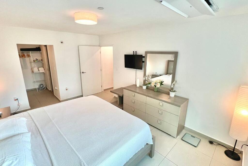 Modern 1250sqft Luxury At Ciudadela Apartment San Juan