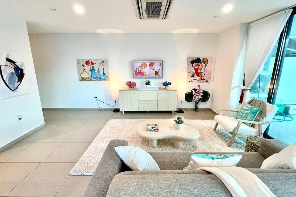 Modern 1250sqft Luxury At Ciudadela Apartment