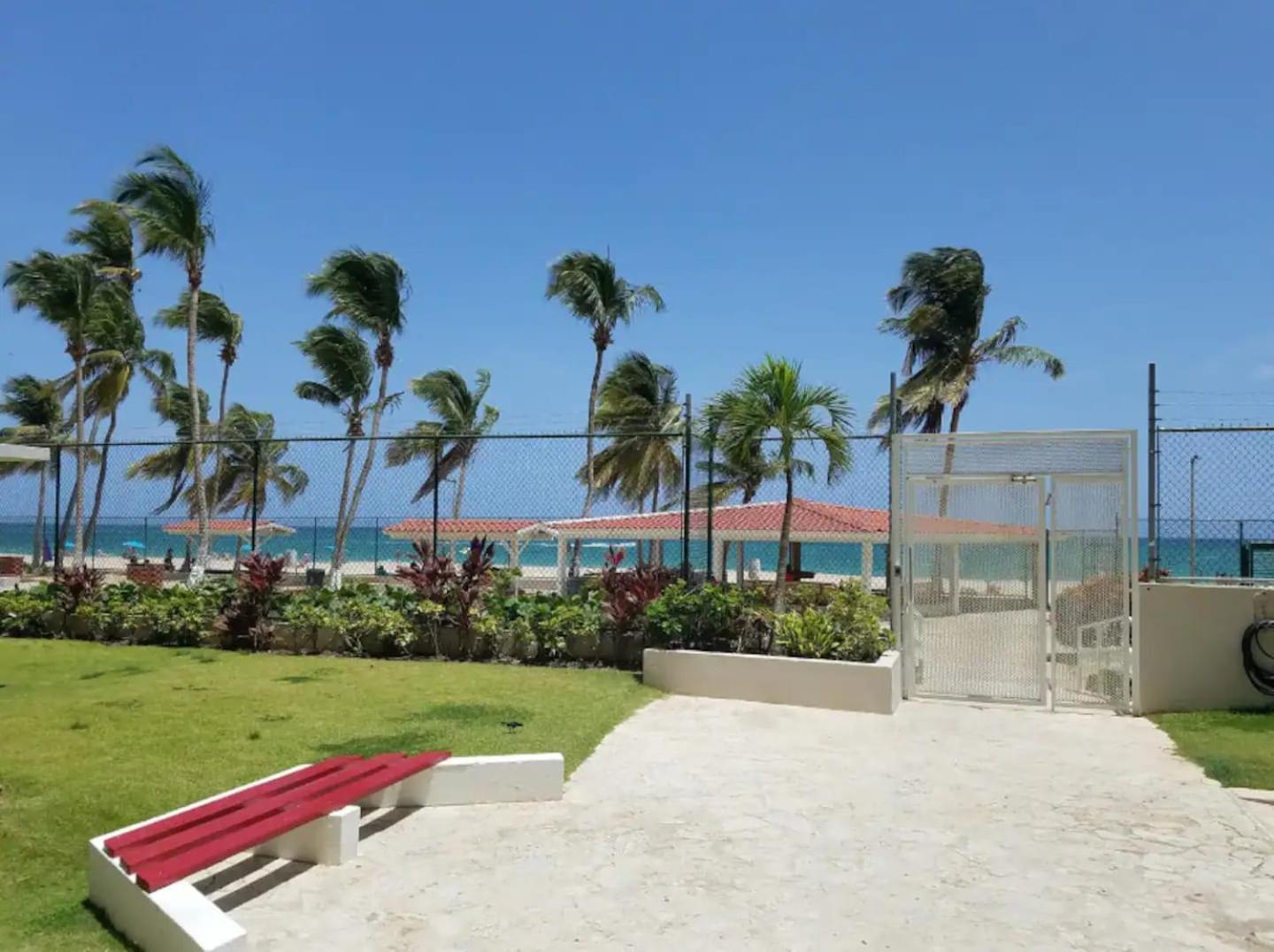 Steps From Foxwoods Casino- Beachfront With Pools Apartment