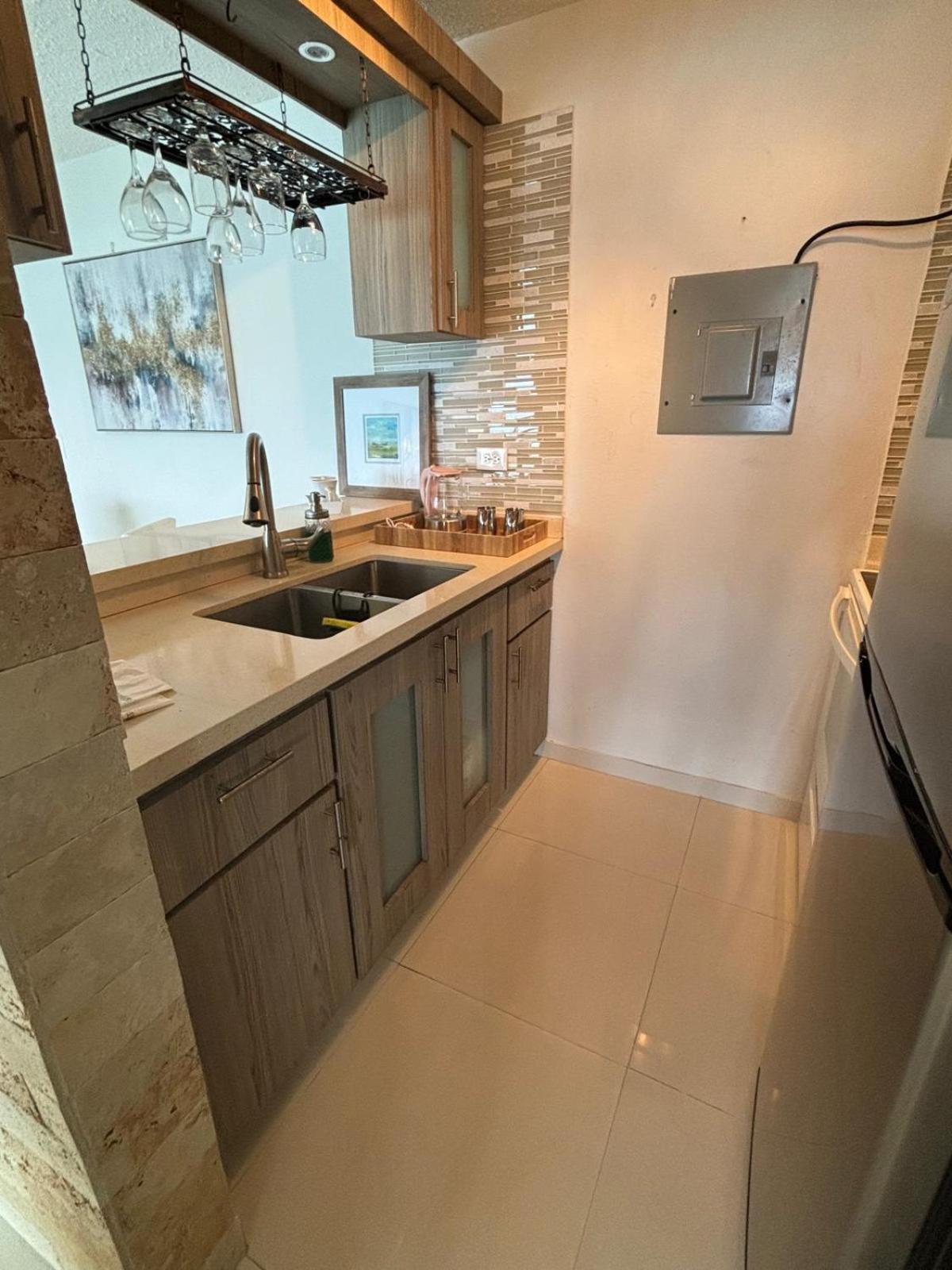 Steps From Foxwoods Casino- Beachfront With Pools San Juan