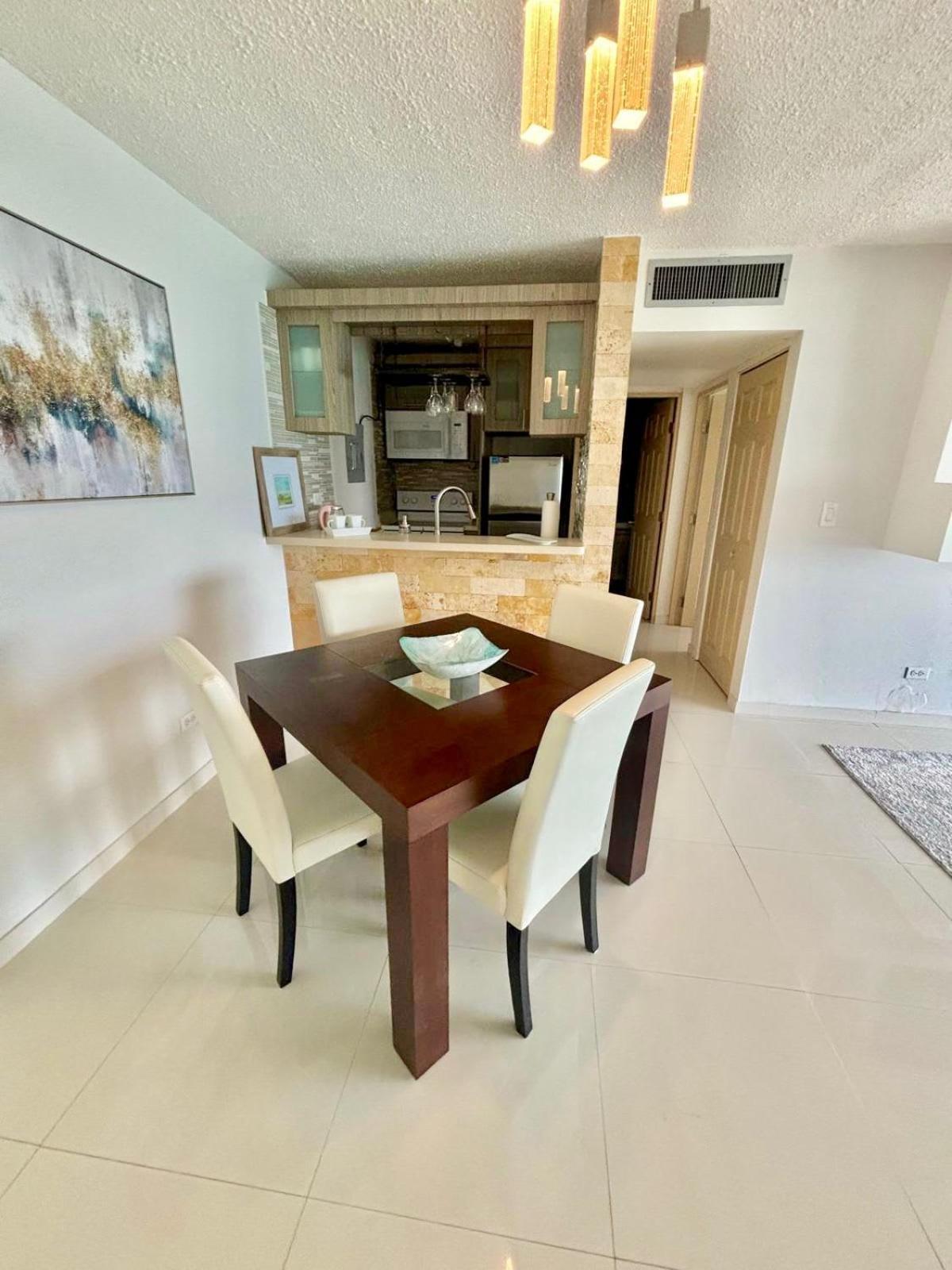 Steps From Foxwoods Casino- Beachfront With Pools