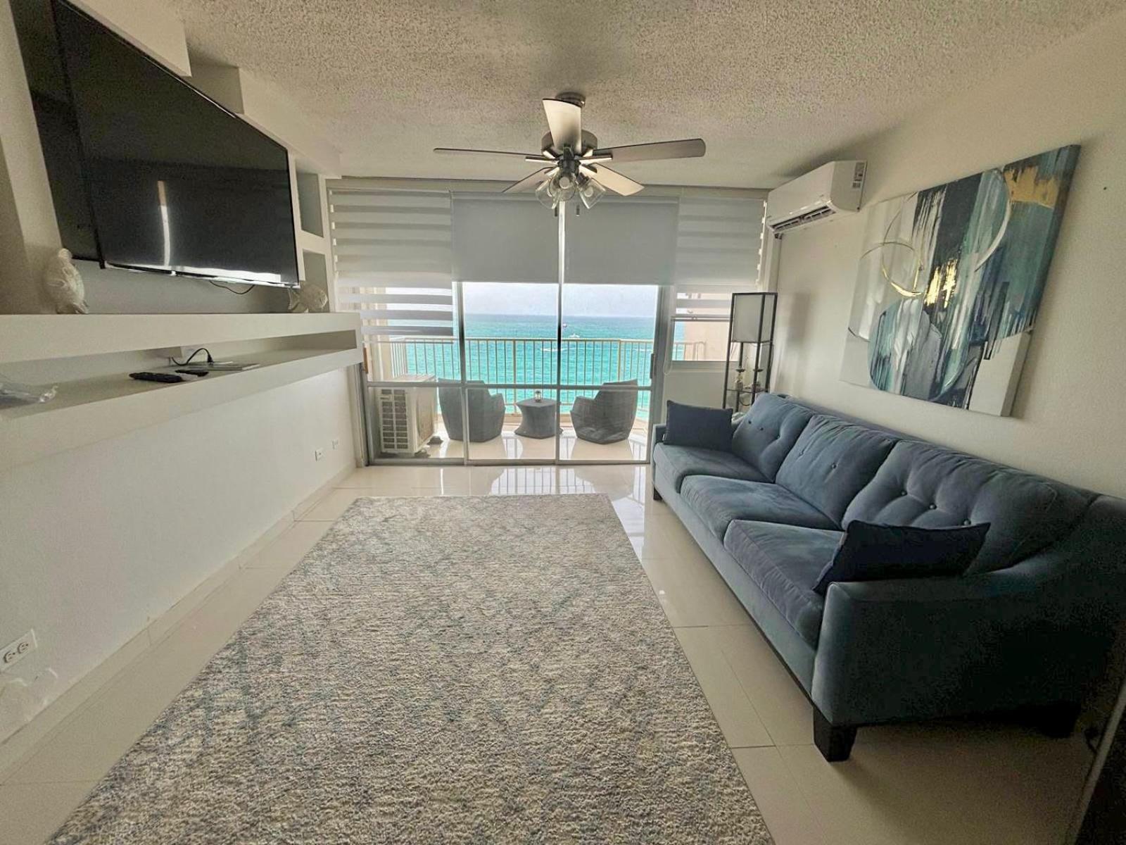 Steps From Foxwoods Casino- Beachfront With Pools Apartment San Juan