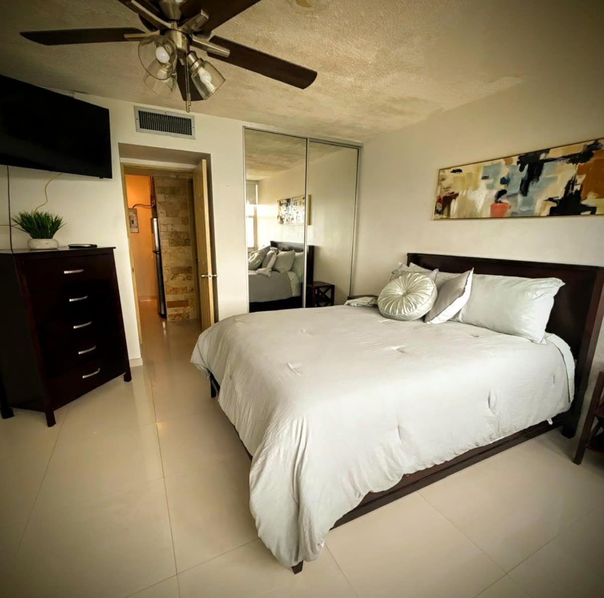 Apartment Steps From Foxwoods Casino- Beachfront With Pools San Juan