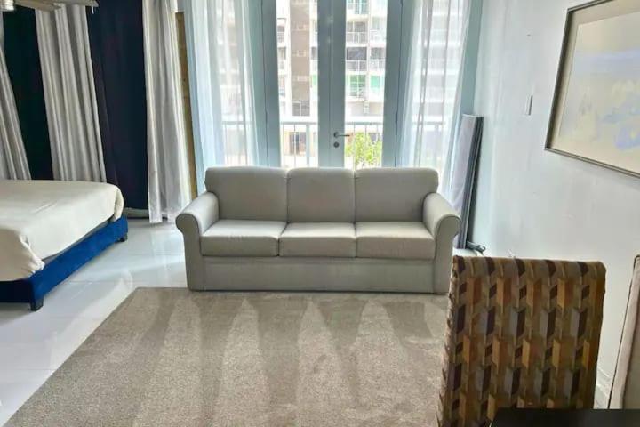 Cozy 2 Beds In Coral Towers Front Apartment *