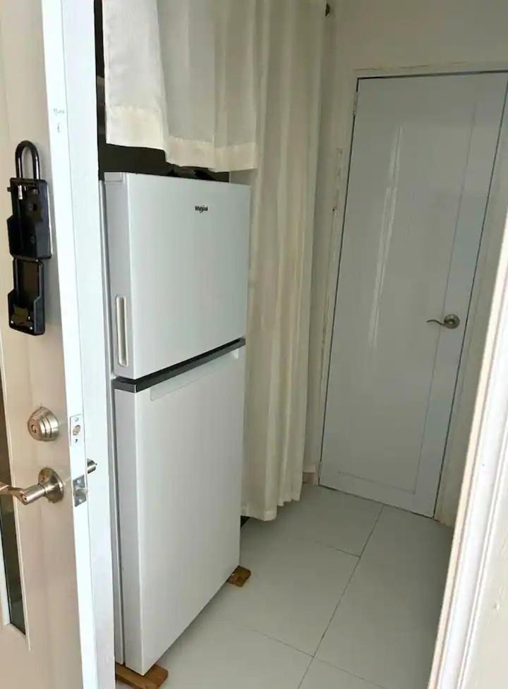 Cozy 2 Beds In Coral Towers Front Apartment