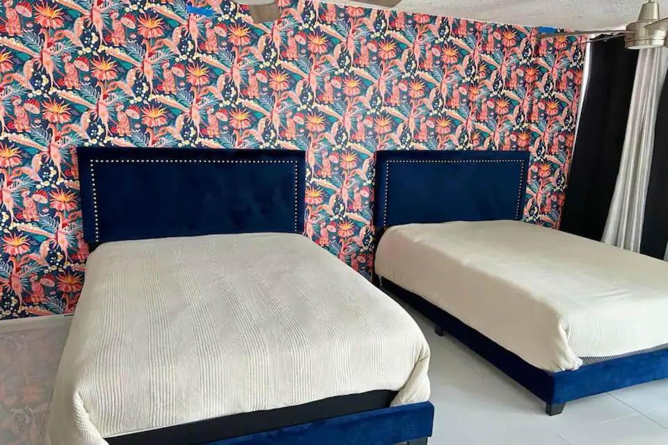 Cozy 2 Beds In Coral Towers Front *