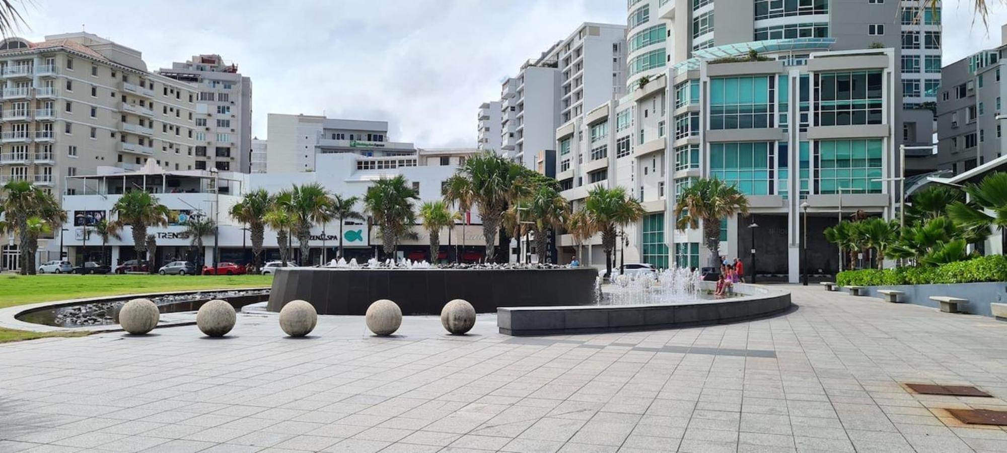 Condado Steps To The Beach, Vanderbilt & La Concha Apartment *