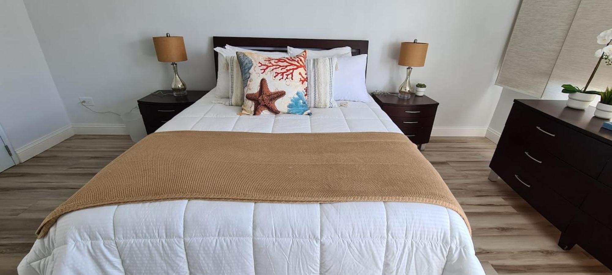 Apartment Condado Steps To The Beach, Vanderbilt & La Concha