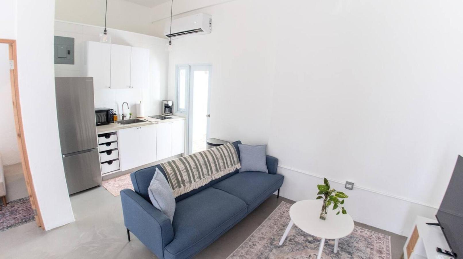 Casita Amarilla By Here Pr *