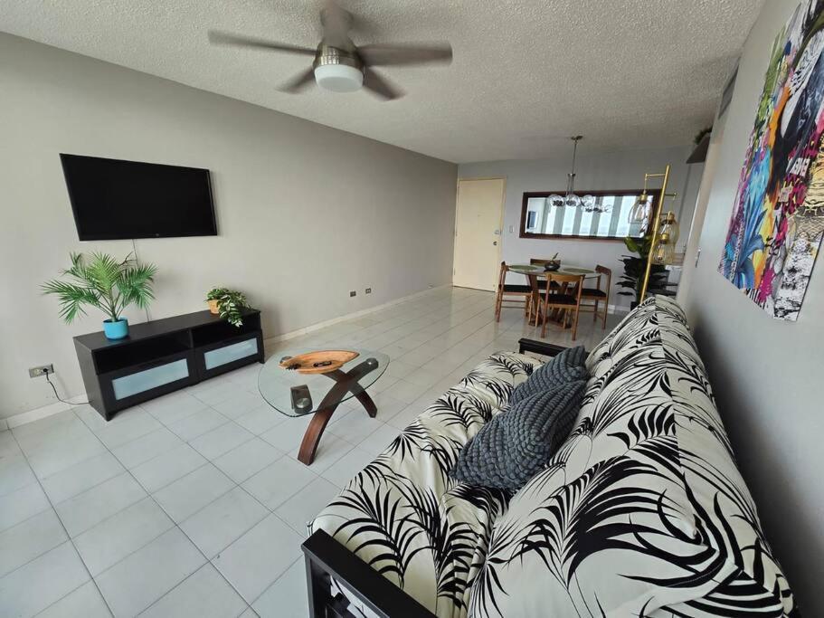 Tropical Chic Paradise Apartment *