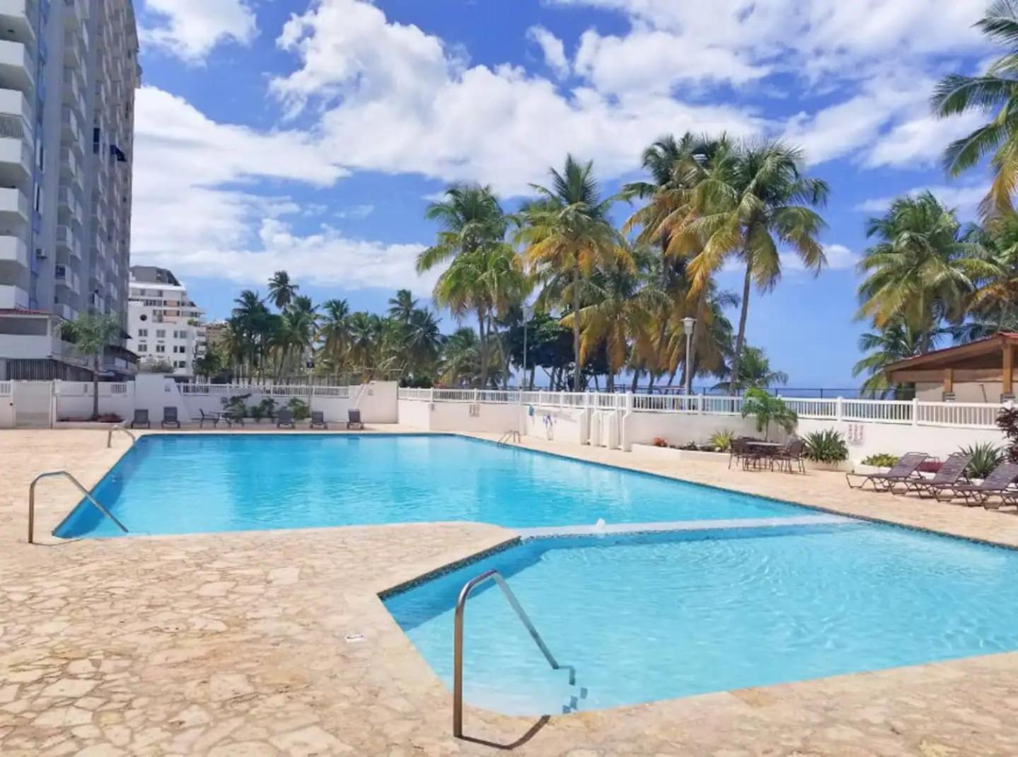 Sunset Paradise Cozy Beachfront Escape - Isla Apartment *