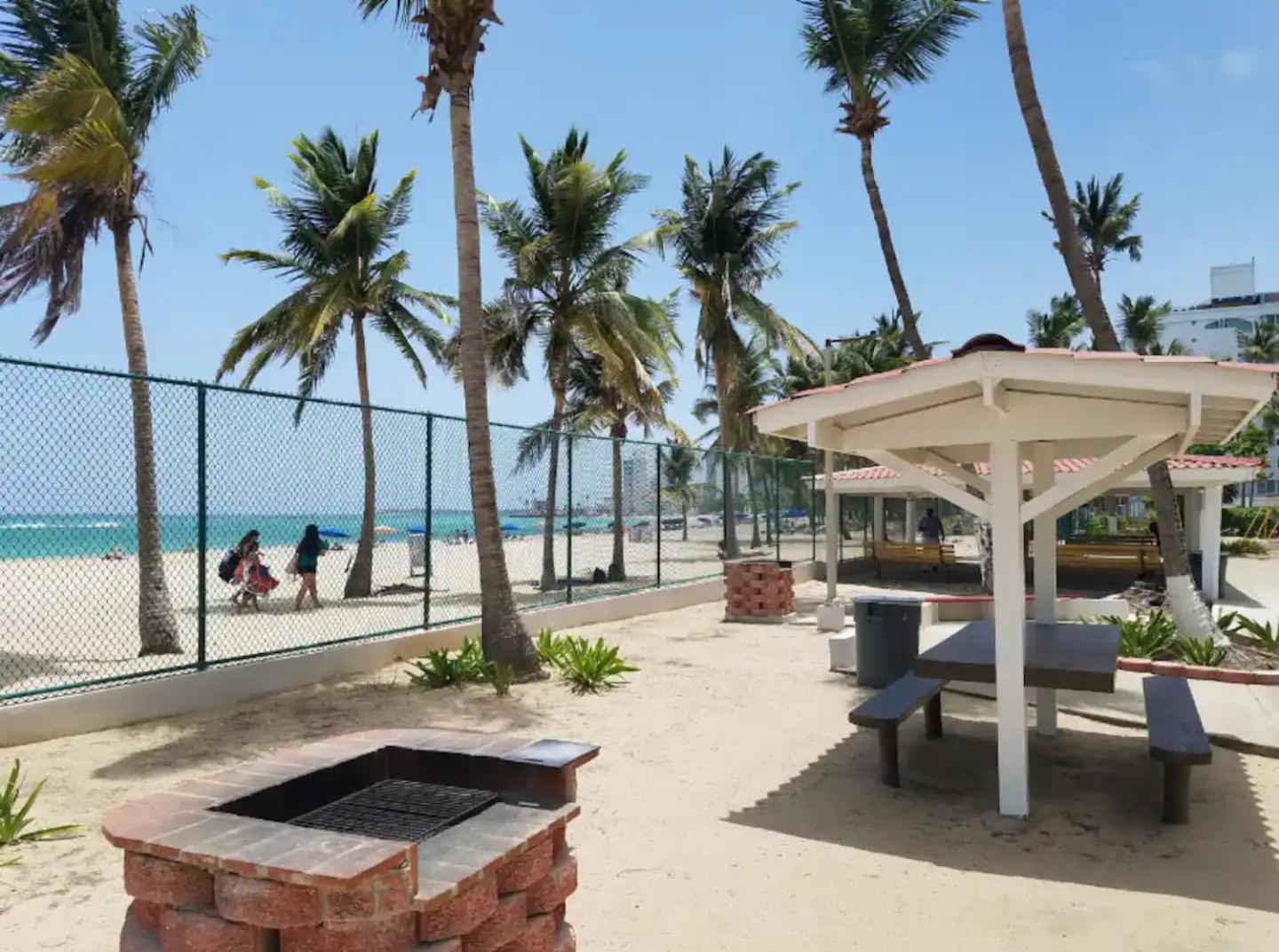Sunset Paradise Cozy Beachfront Escape - Isla San Juan