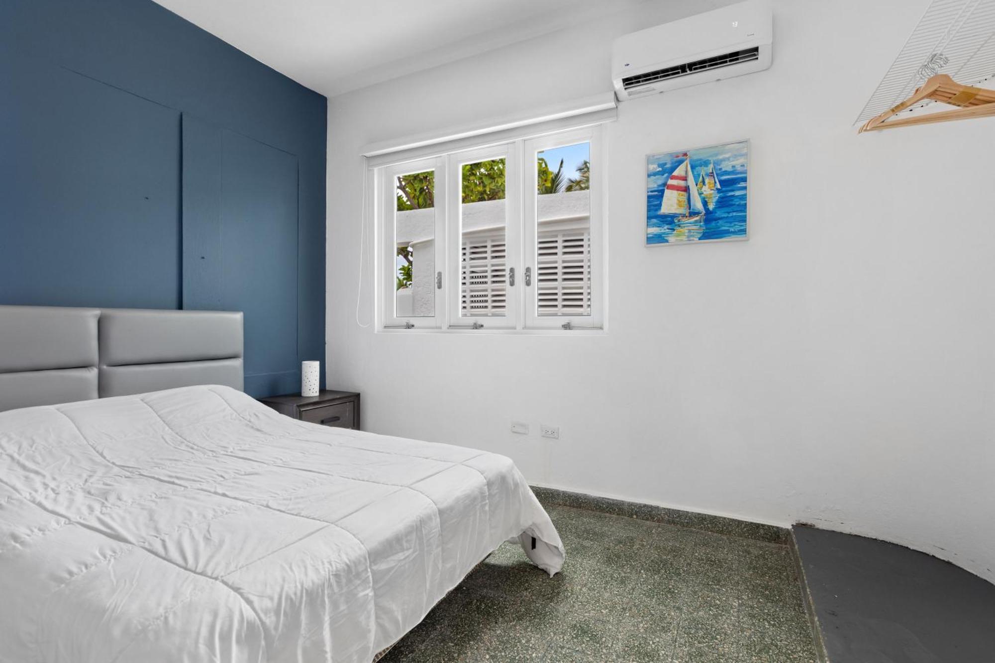 Apartment House With Pool Free Parking