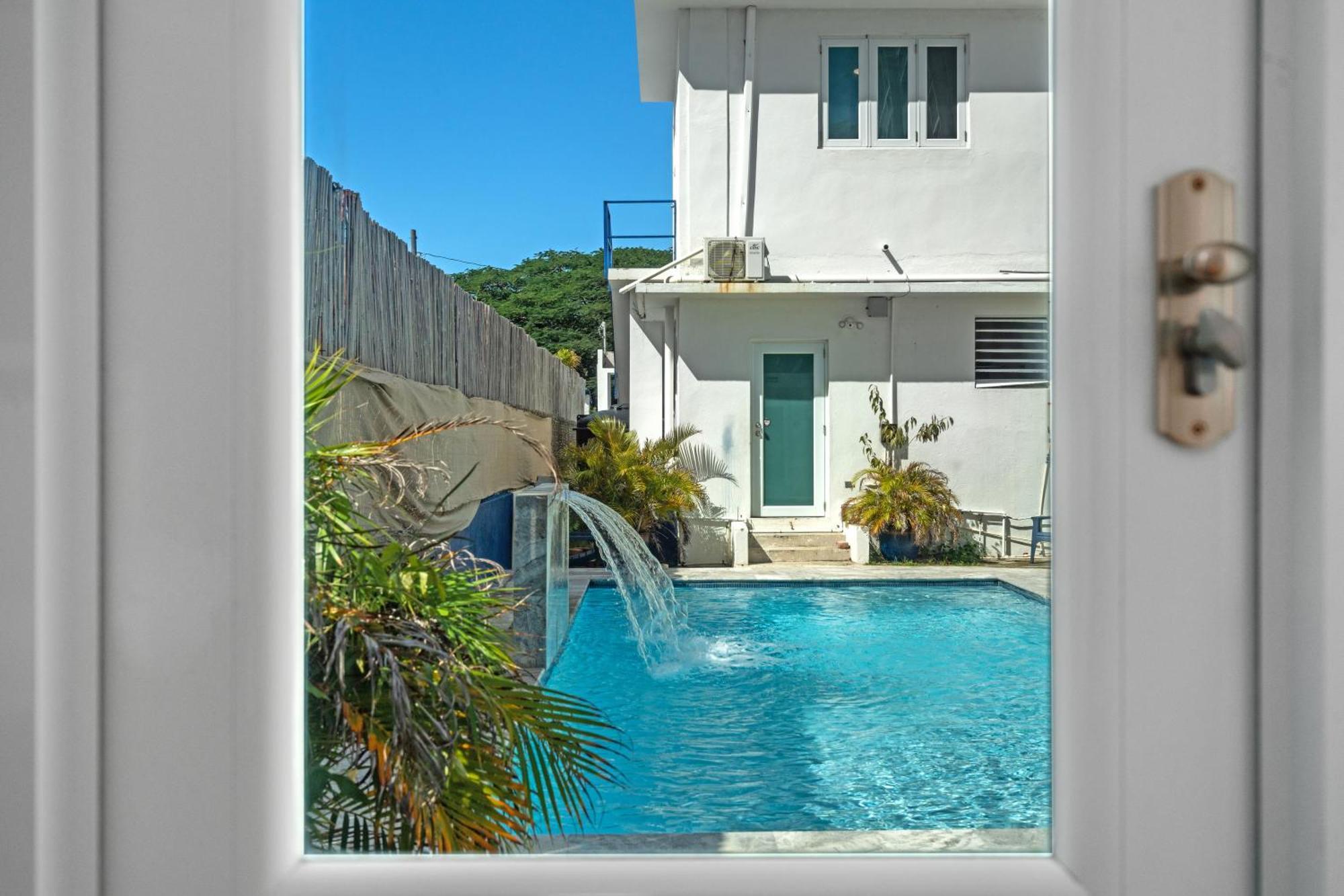 Apartment Pool Near The Free Local Coffee *