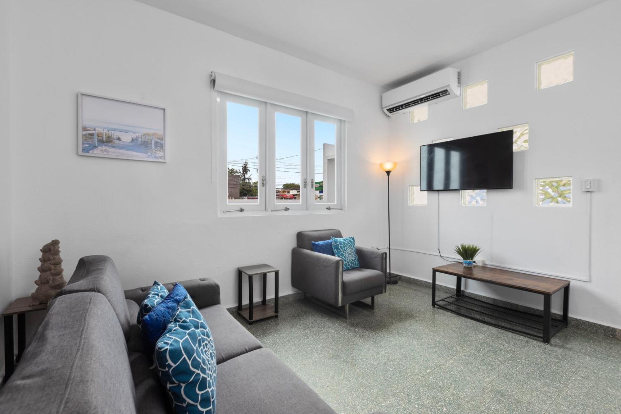Apartment House With Pool Free Parking