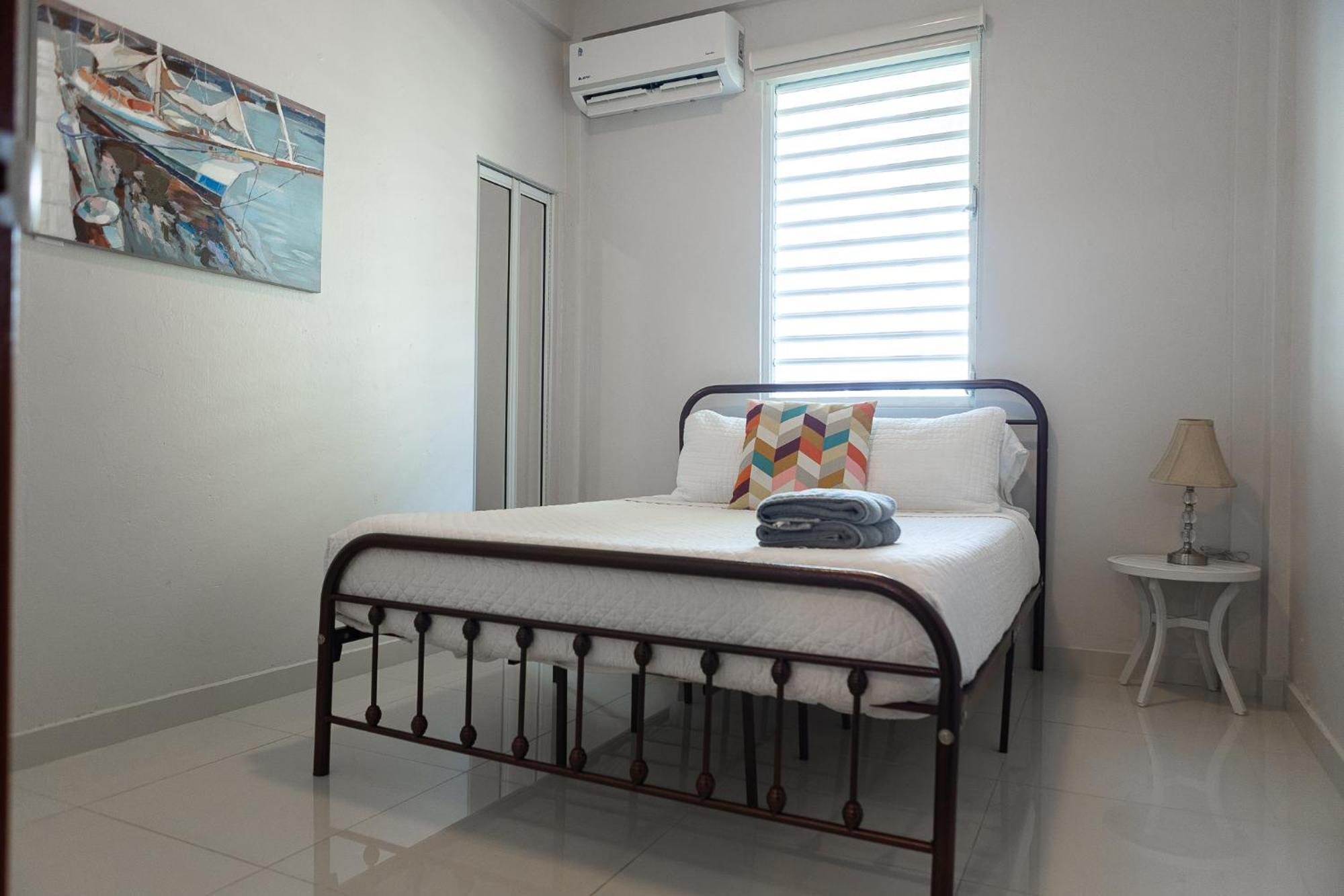 Apartment 101- Renovated Gem Near The With Free Parking *