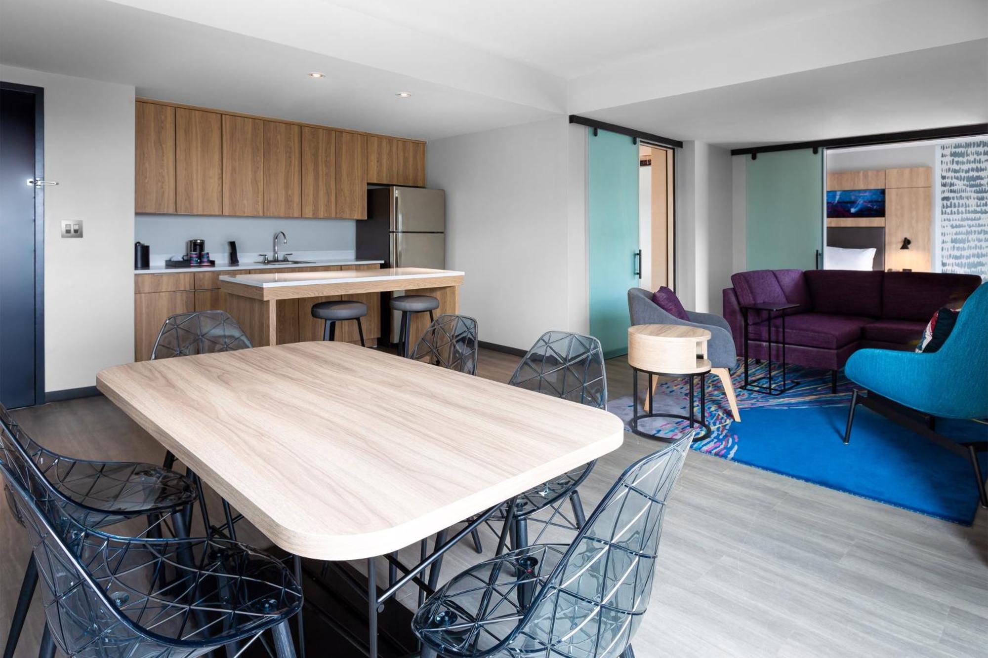 Aloft Hotel 3*