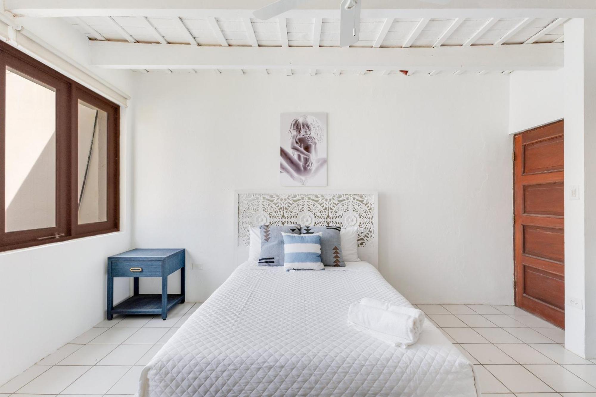 Spacious Colonial Gem With Artistic Flair Old * San Juan