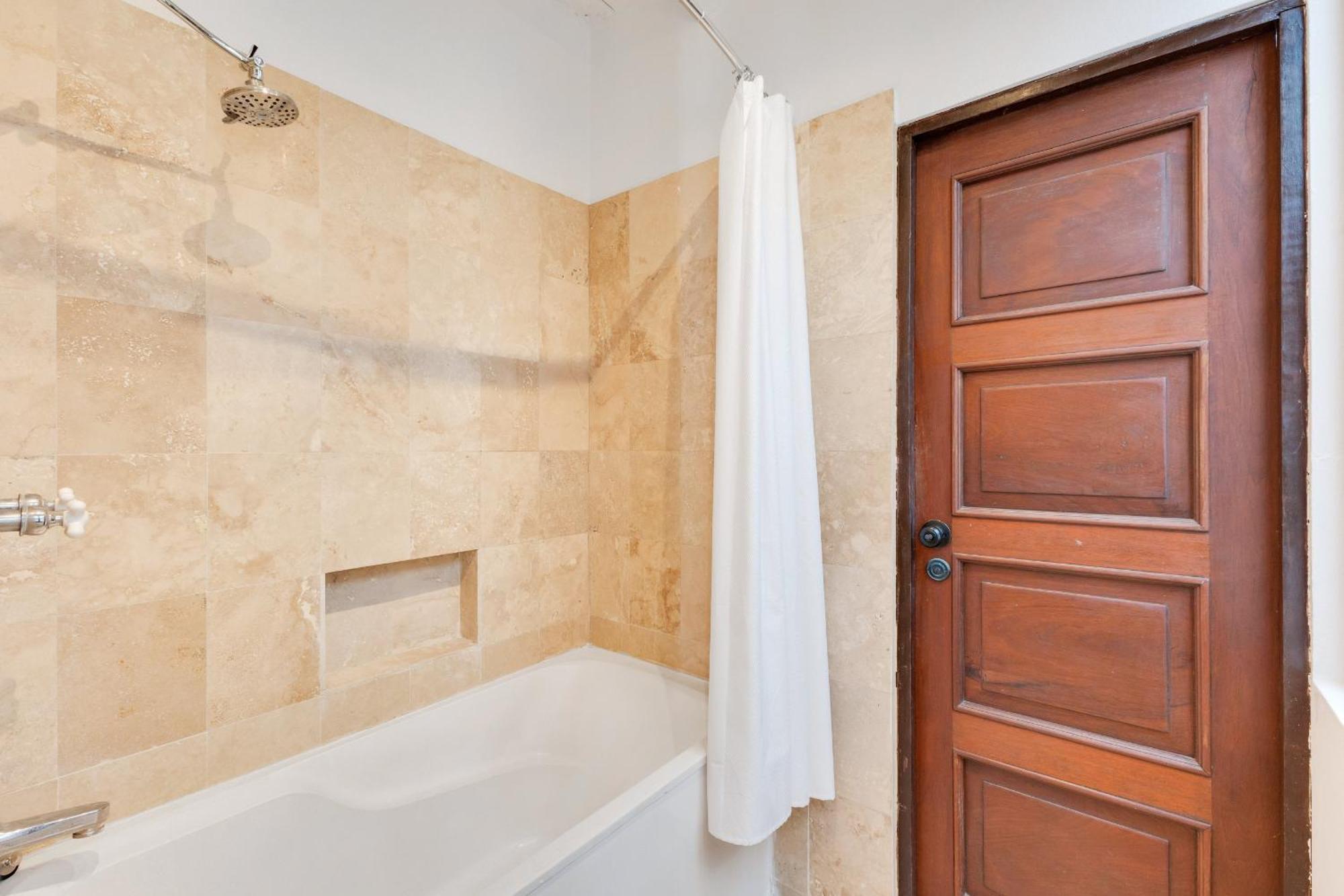 Spacious Colonial Gem With Artistic Flair Old * San Juan