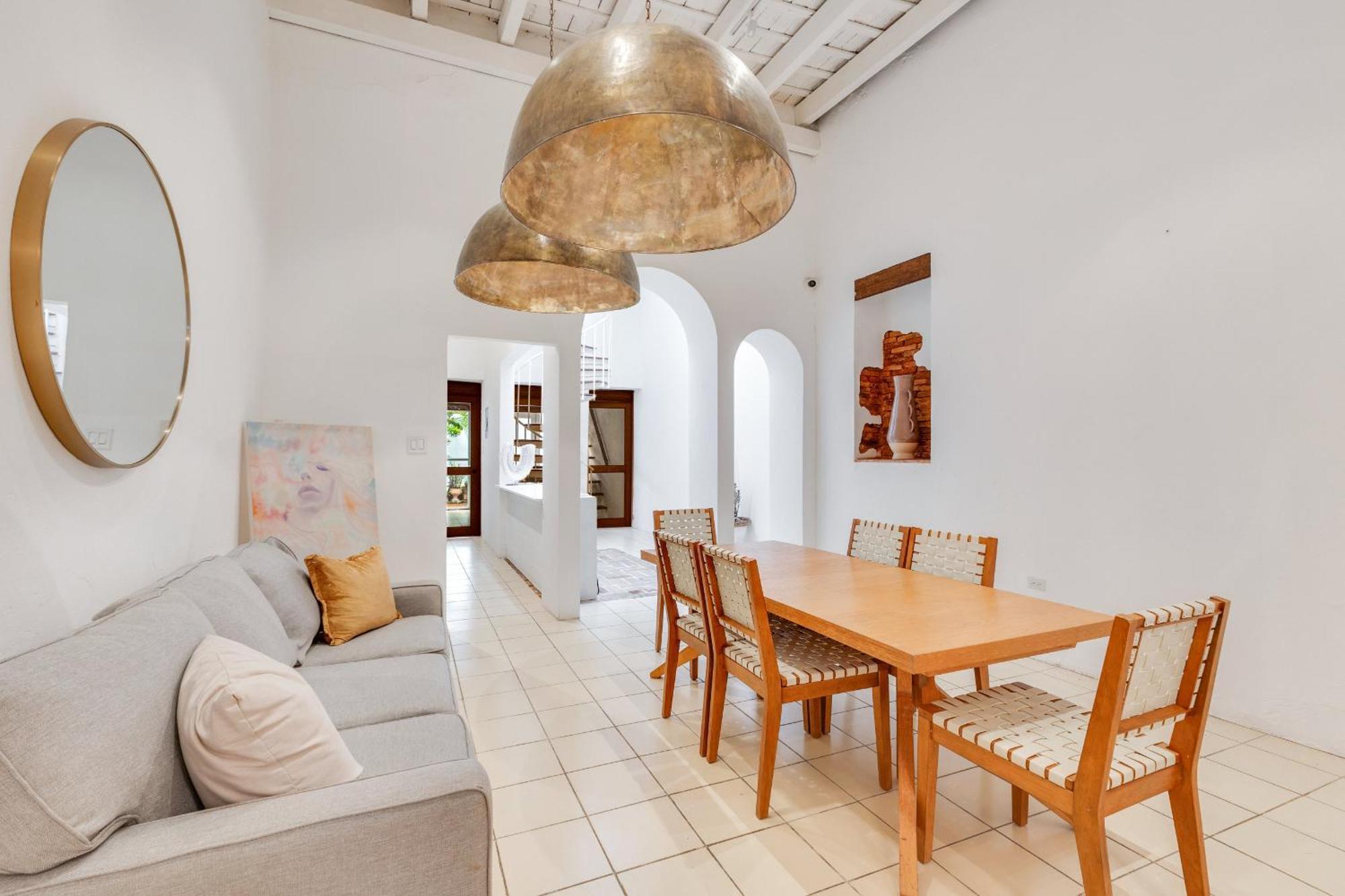 Spacious Colonial Gem With Artistic Flair Old *