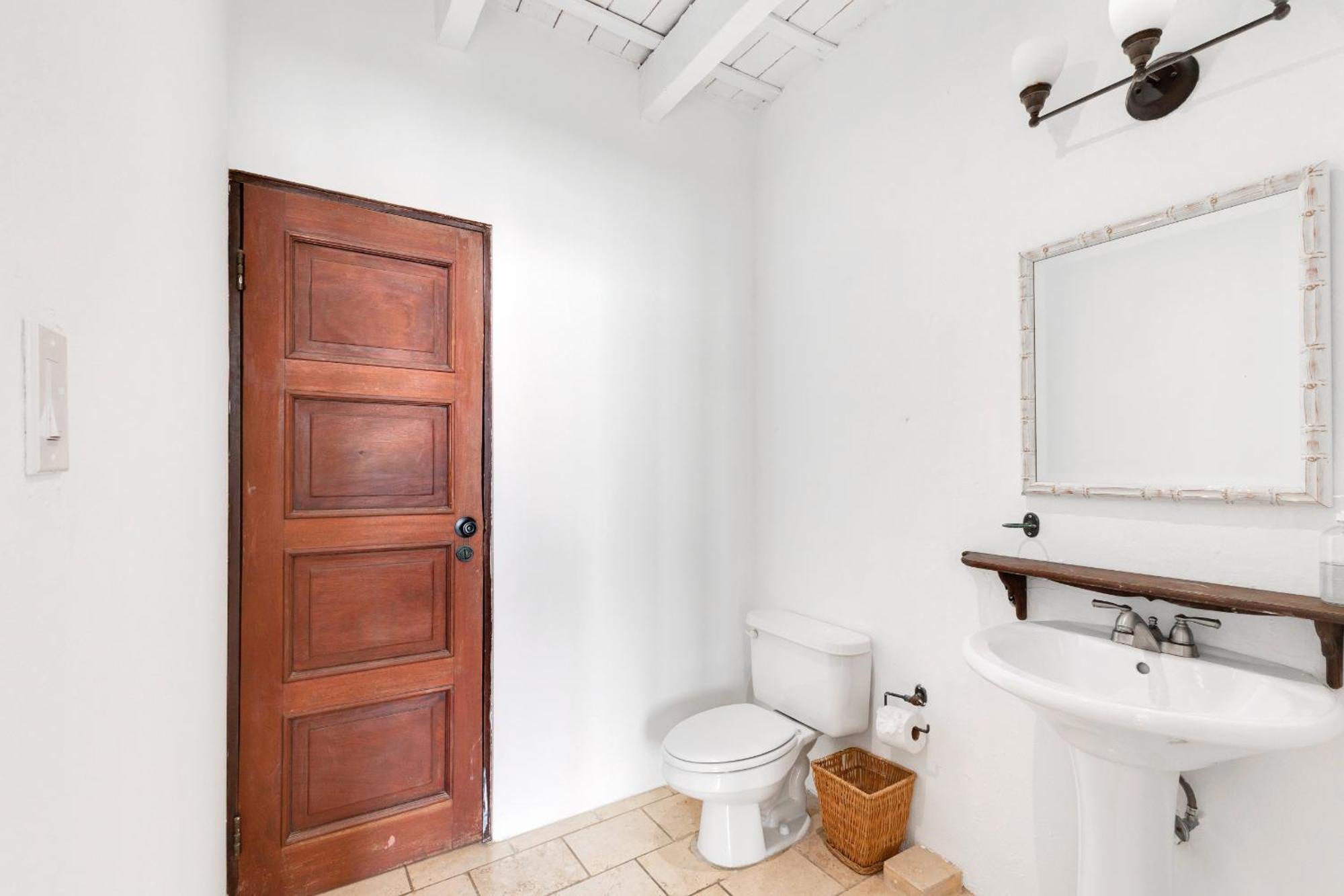 Spacious Colonial Gem With Artistic Flair Old * San Juan