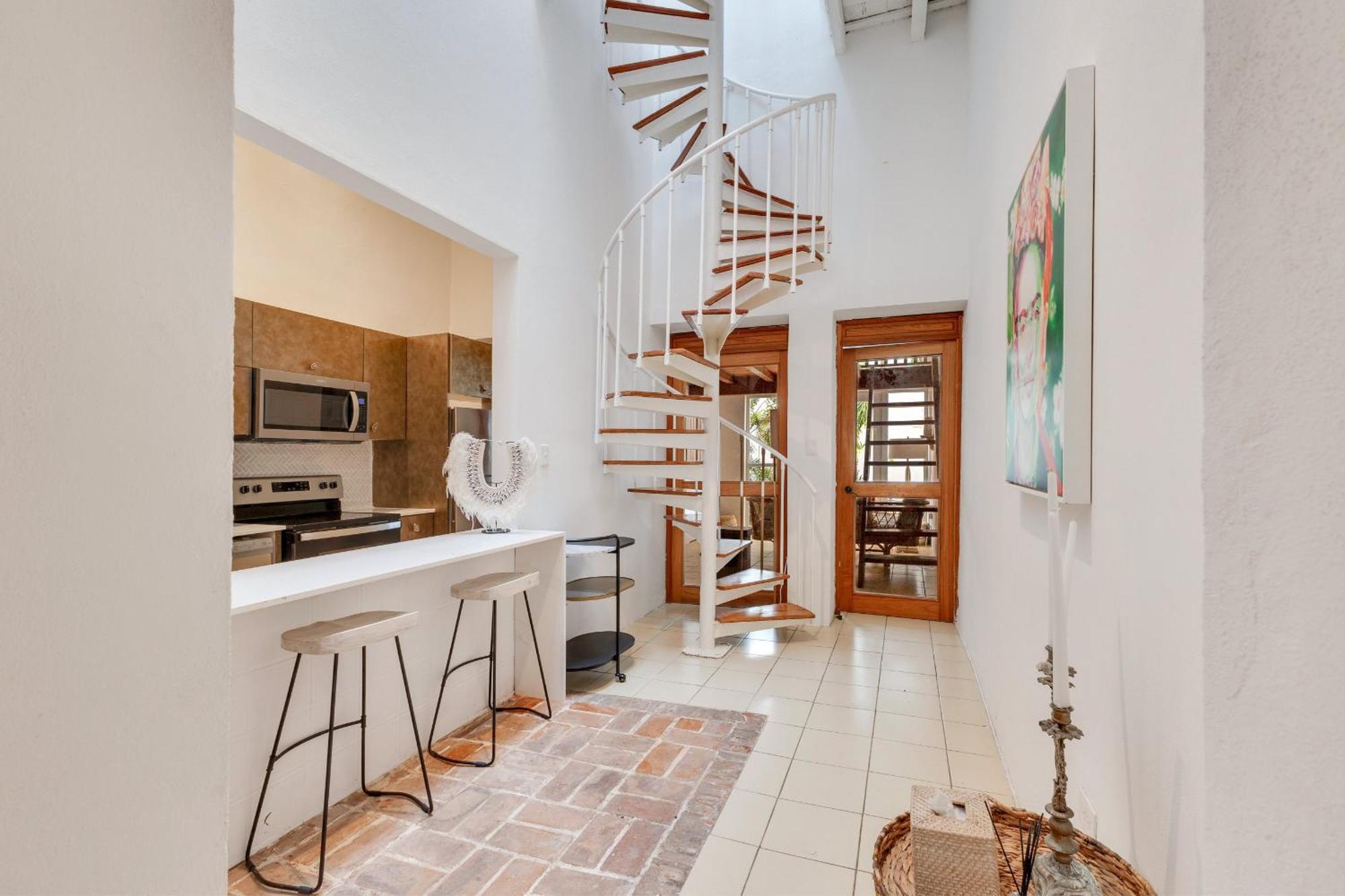 Holiday home Spacious Colonial Gem With Artistic Flair Old