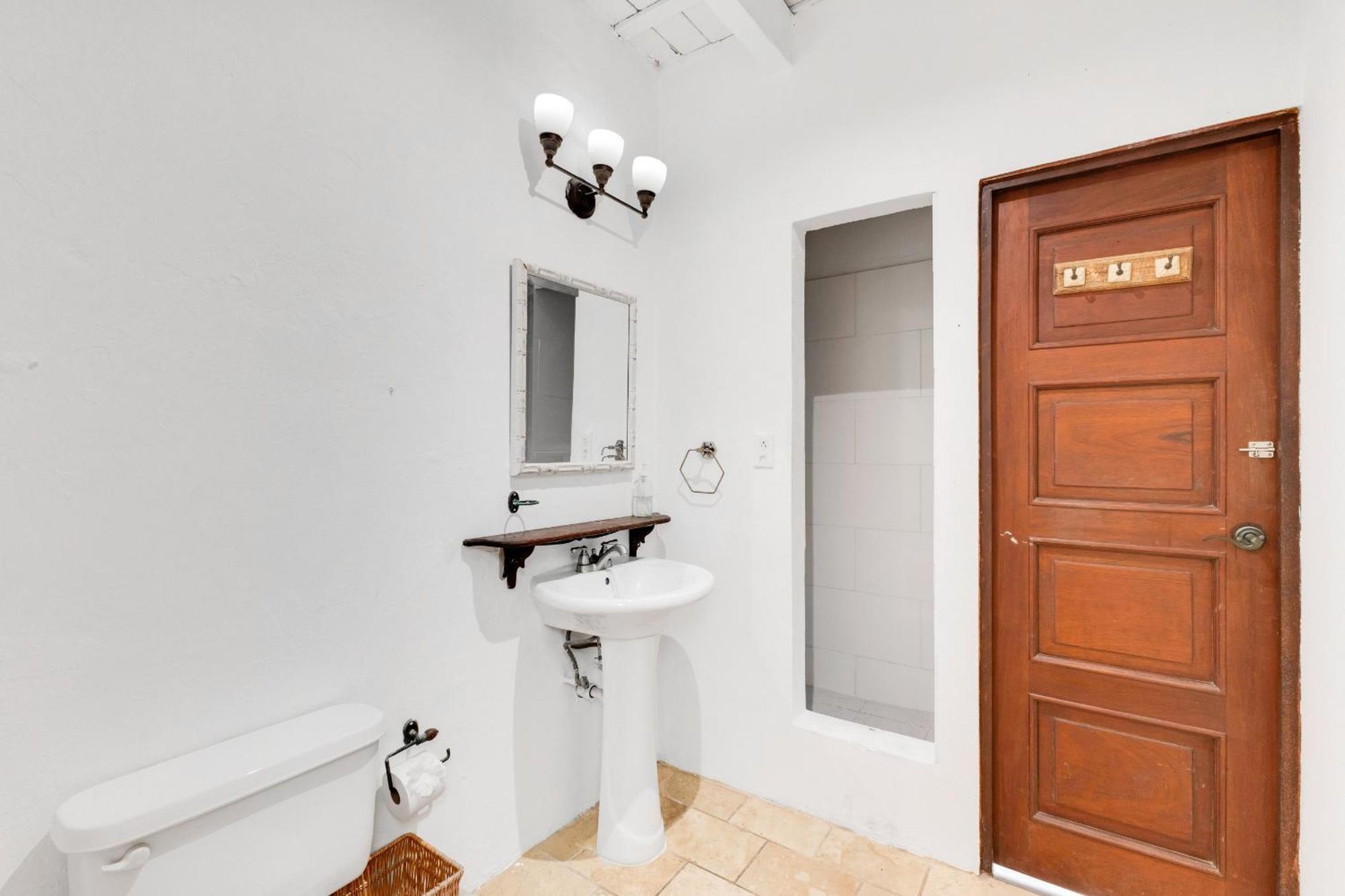 Spacious Colonial Gem With Artistic Flair Old *