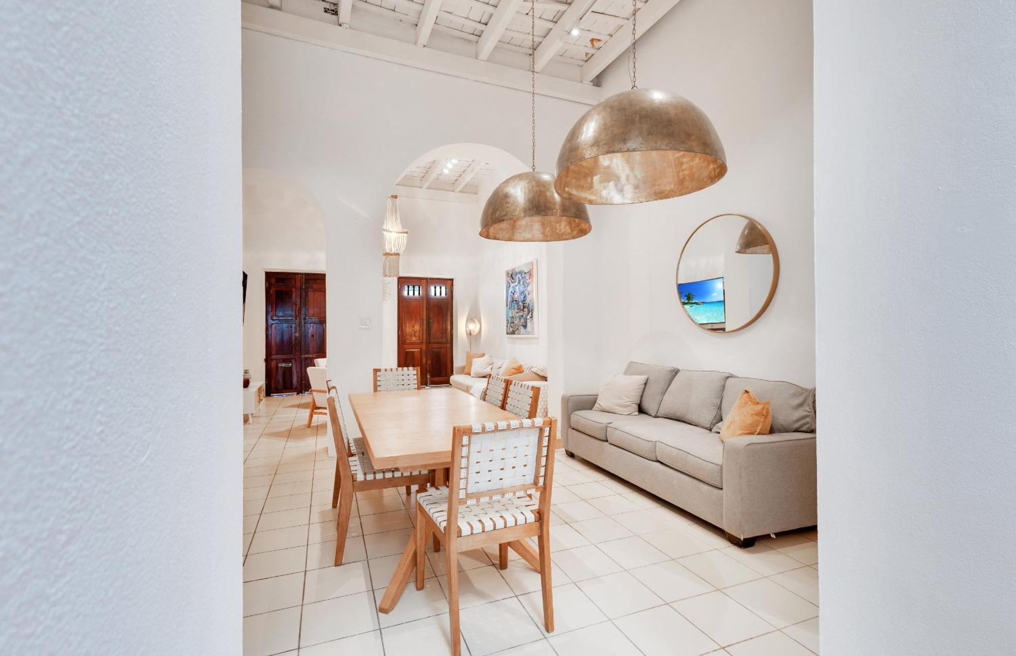 Holiday home Spacious Colonial Gem With Artistic Flair Old