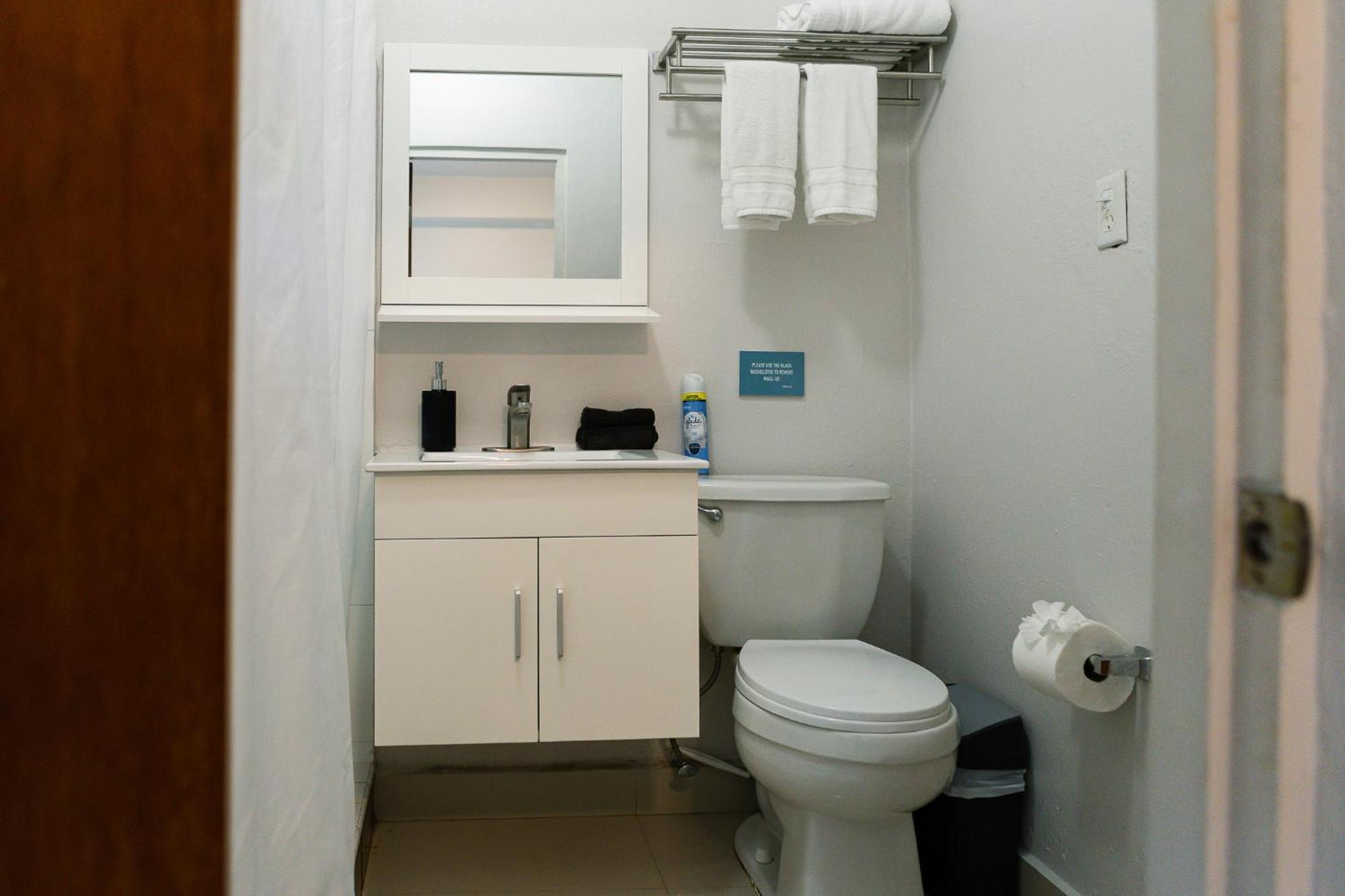 Apartment 103-delightful Gem In The City, Close To The With Free Parking