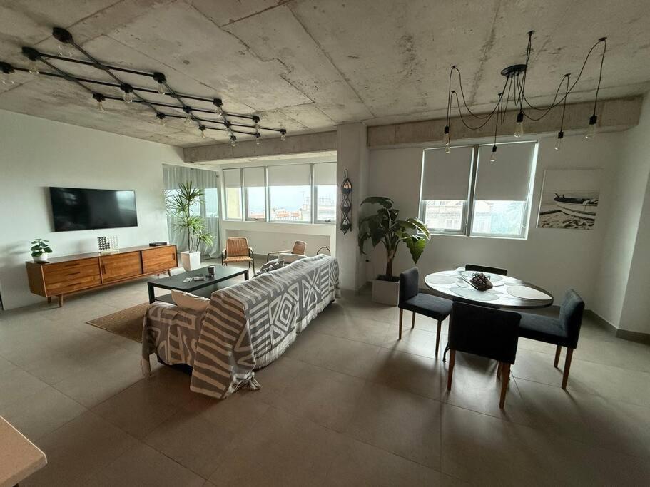 Apartment Cozy Modern Loft With Ocean View Near Old *