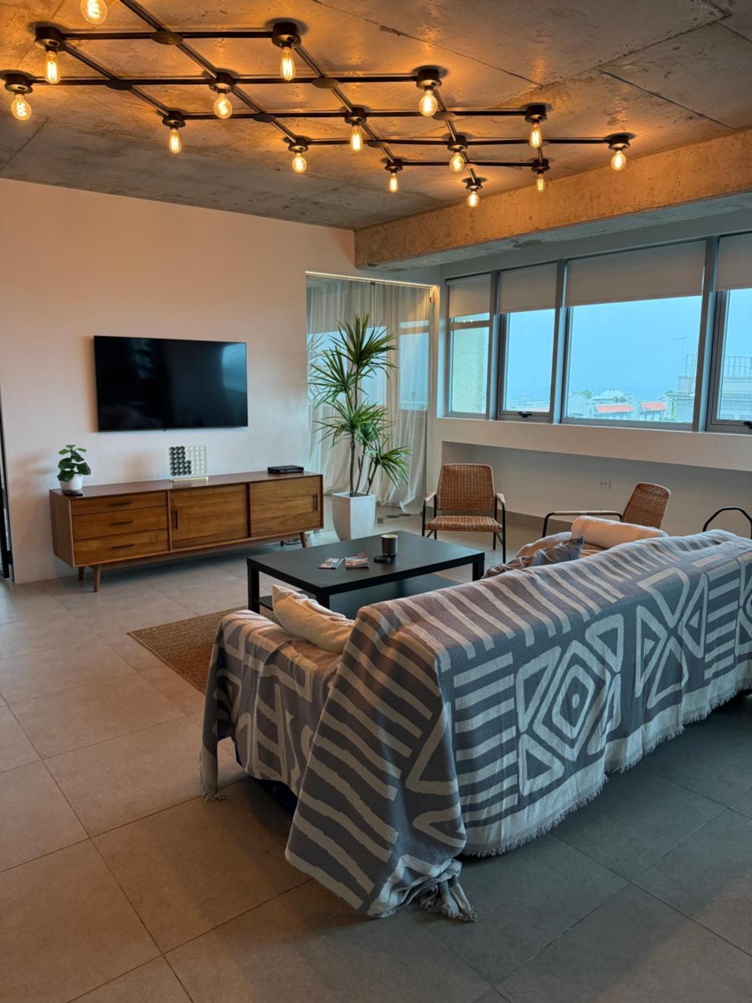Apartment Cozy Modern Loft With Ocean View Near Old *