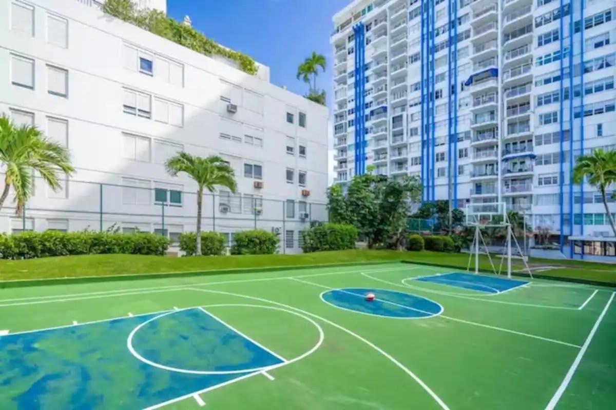 Steps From Foxwoods Casino- Beachfront With Pools San Juan