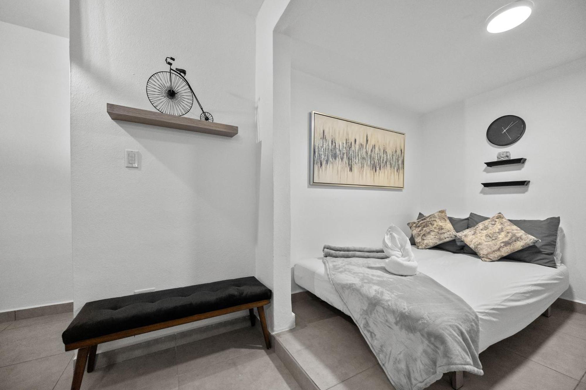 City-view Balcony One-bedroom Ph 4 Guests Mm6