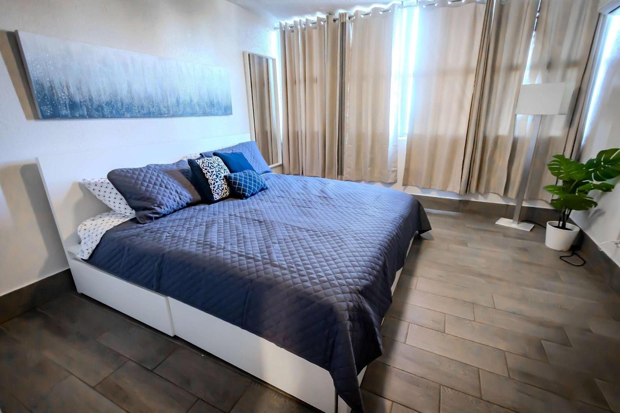 Sunset Paradise Cozy Beachfront Escape - Isla Apartment *