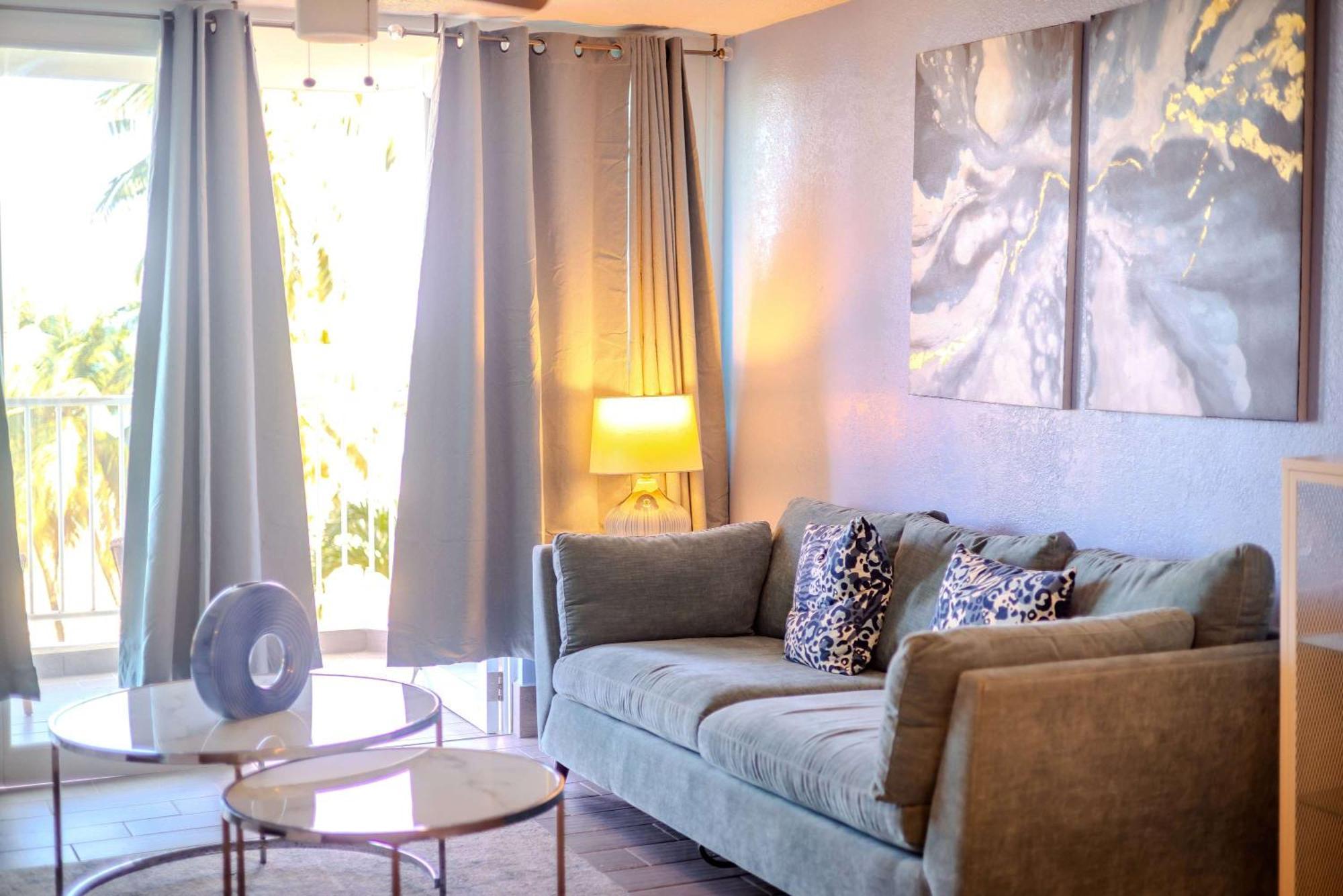 Apartment Sunset Paradise Cozy Beachfront Escape - Isla