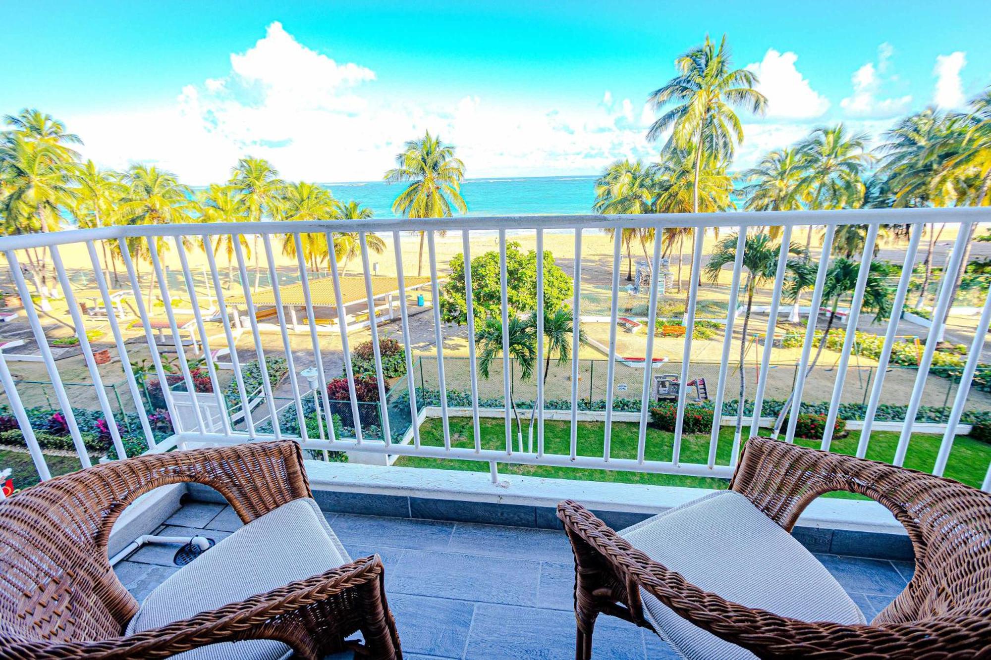 Sunset Paradise Cozy Beachfront Escape - Isla Apartment