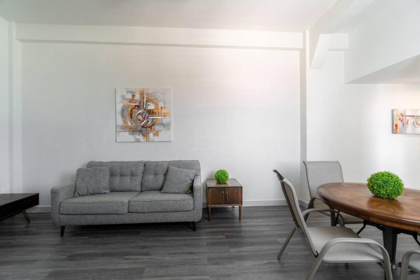 Modern 2 3-bedroom - 10 Guests In Historic Old
