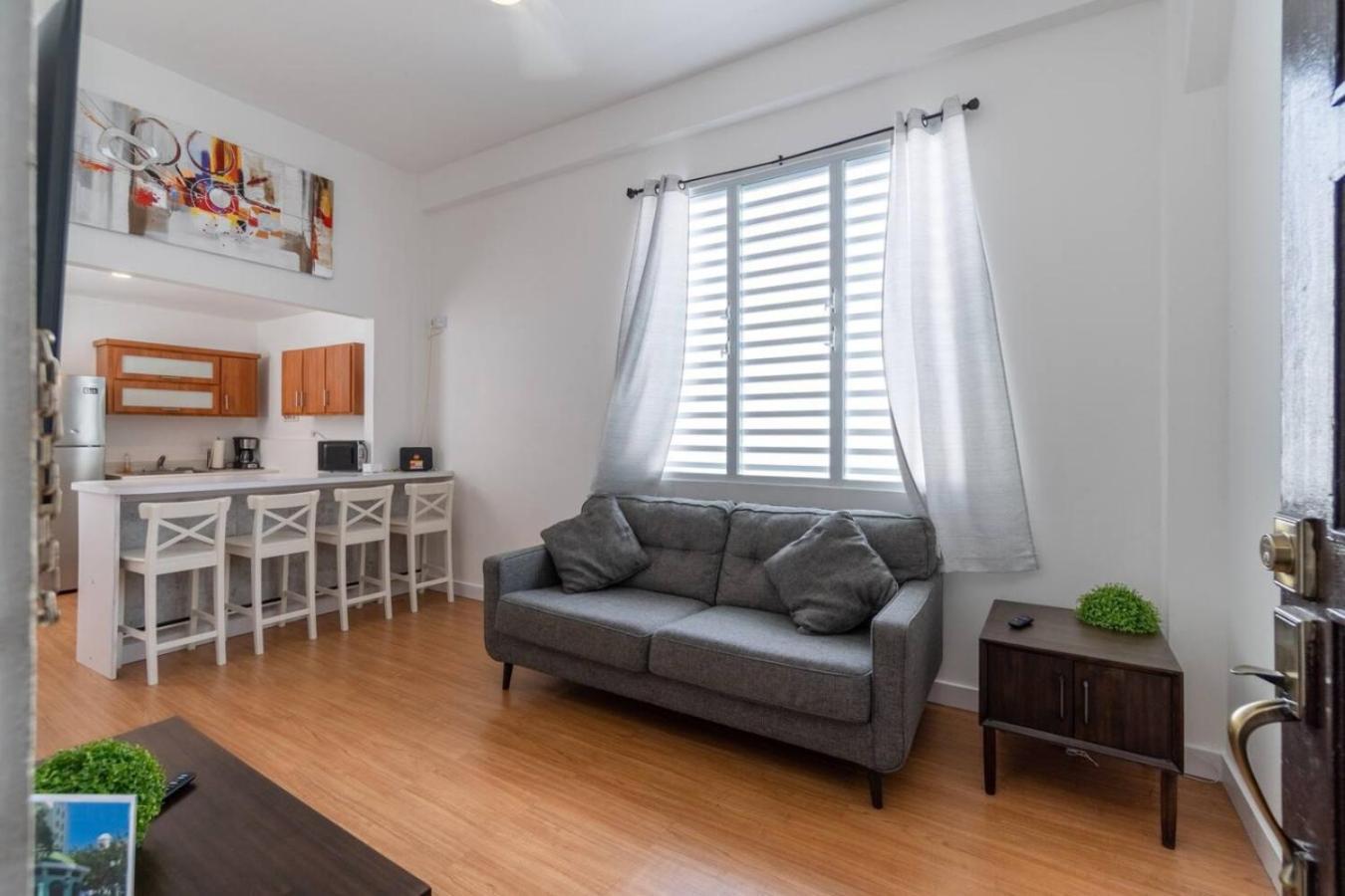 Modern 2 3-bedroom - 10 Guests In Historic Old *