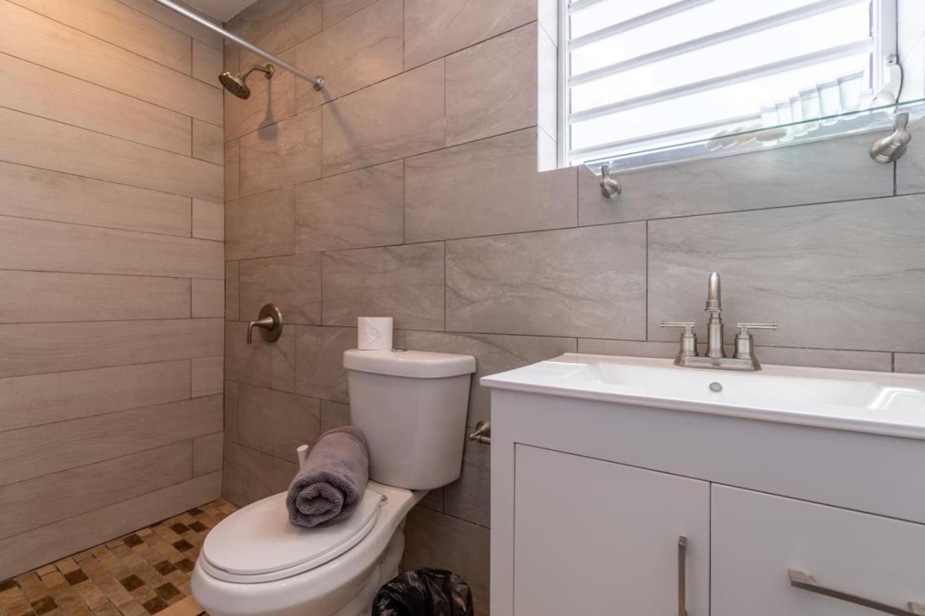 Modern 4-bedroom Penthouse In Historic Old Apartment *
