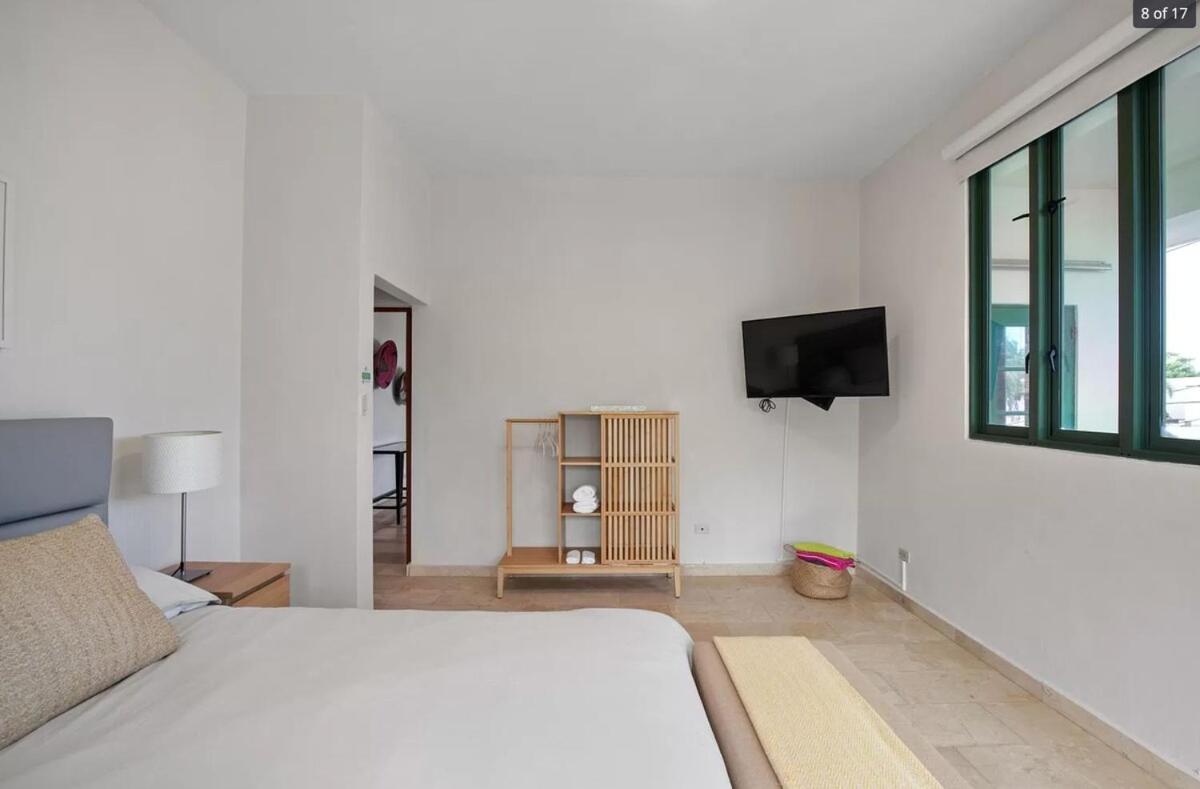 Casa Blanca 2nd Floor Apt Near The Beach *