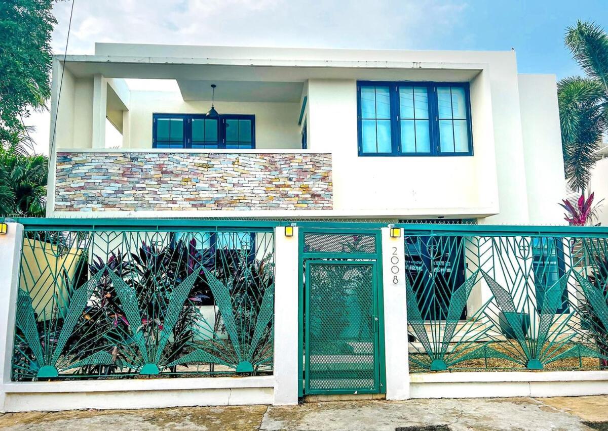 Casa Blanca 2nd Floor Apt Near The Beach