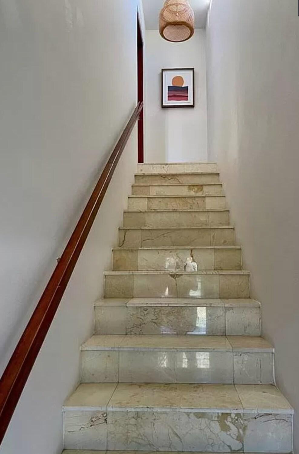 Casa Blanca 2nd Floor Apt Near The Beach Apartment
