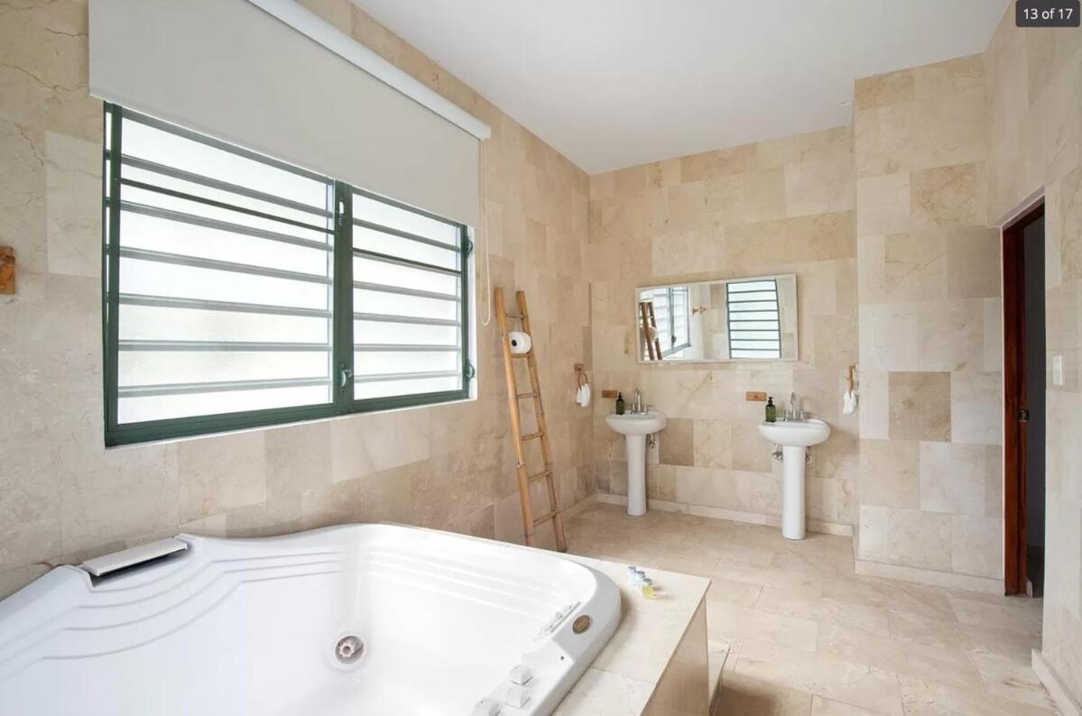 Apartment Casa Blanca 2nd Floor Apt Near The Beach