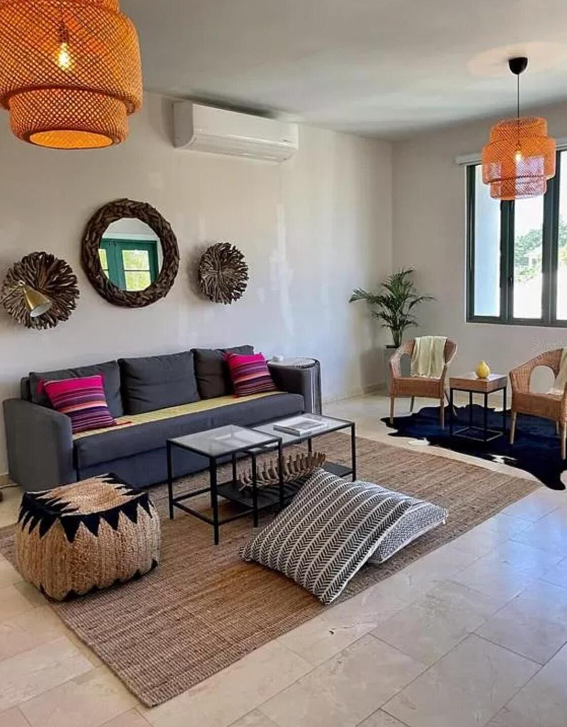 Casa Blanca 2nd Floor Apt Near The Beach Apartment *