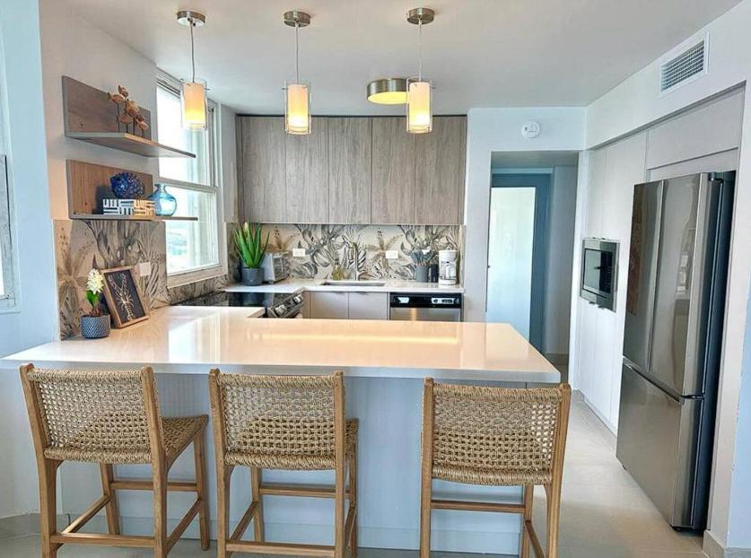 Fully Remodeled 3-bedroom 2 Full Baths ! On Whtsapp ! Check The Number From The Photos! ! Apartment *